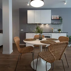 https://apartamento-luis-de-vargas.es-andalucia.com